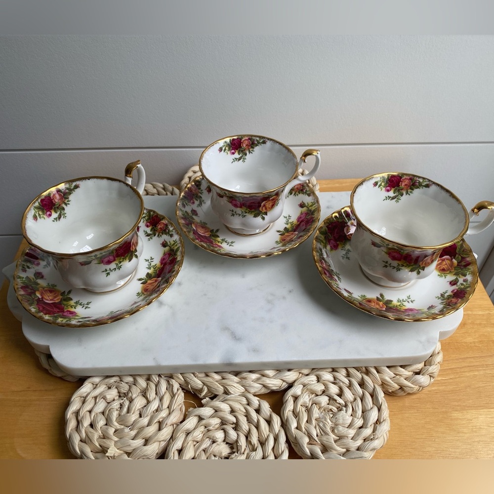 Set Of 3 Royal Albert Old Country Roses Fine Bone China Tea Cups with Saucers - Picture 3 of 12